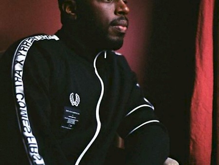 Dino D'Santiago apresenta-se ao público com coleções exclusivas Fred Perry